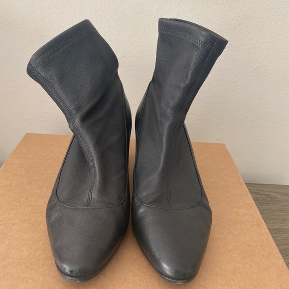 Tamara Mellon Caress boots. - Picture 6 of 9